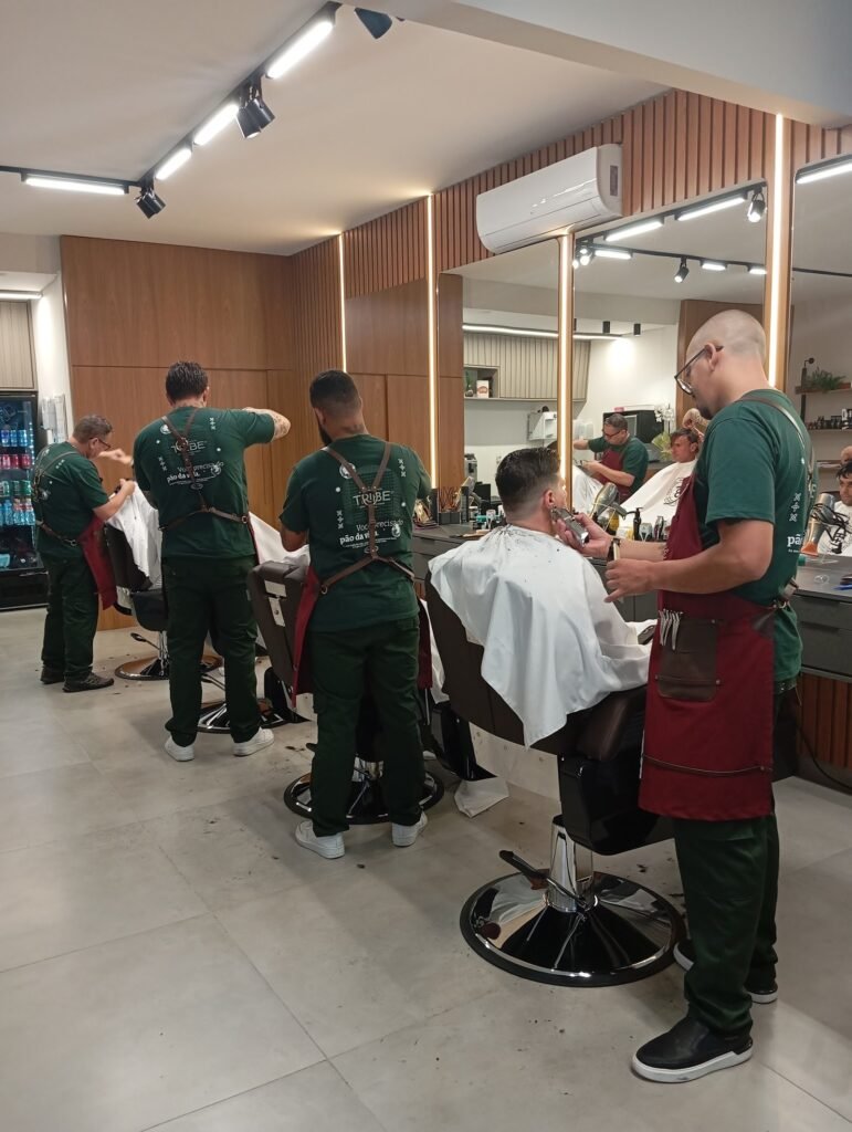 Corte barato de cabelo: vale a pena ou o barato sai caro no final?